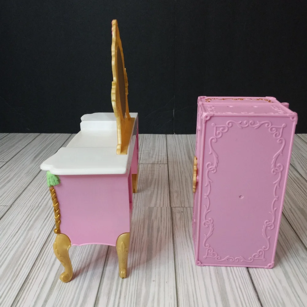 Barbie Island Princess Vanity Desk & Wardrobe Trunk